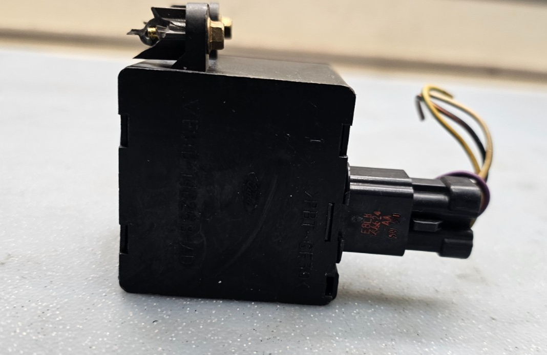 🔥99-07 Ford F250 F350 Dash Security Deactivation Switch Key On/Off Assembly