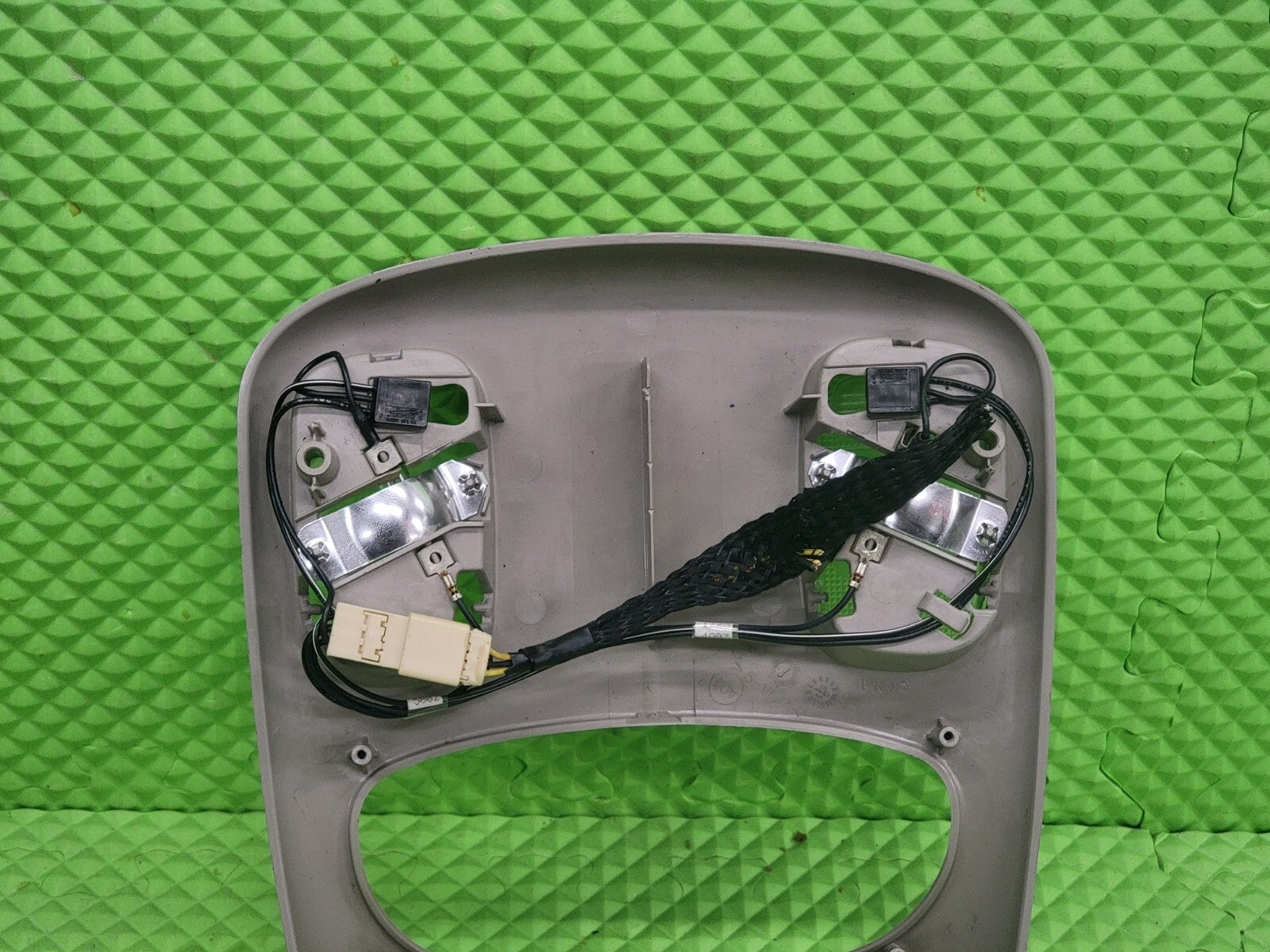 🔥2002-2005 Dodge Ram 1500 OverHead Console Map Dome TAN