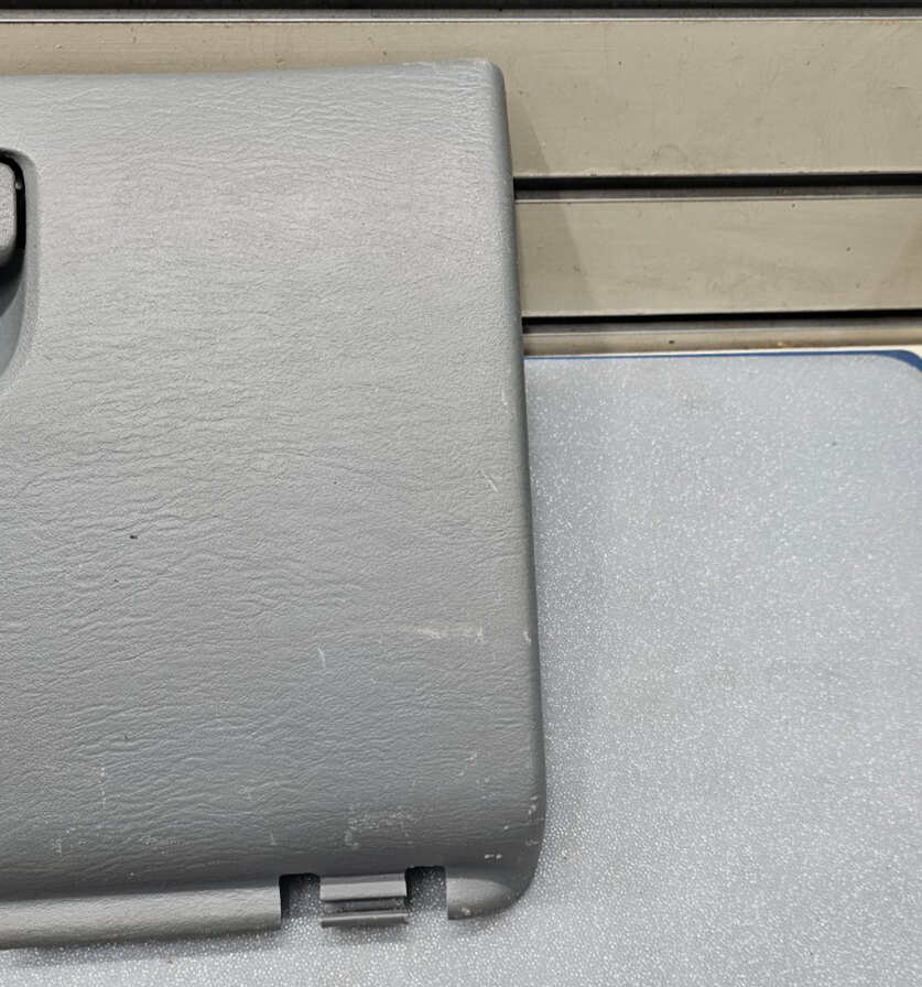 🔥01-07 CARAVAN TOWN COUNTRY VOYAGER DASH GLOVE BOX COMPARTMENT ASSEMBLY GRAY