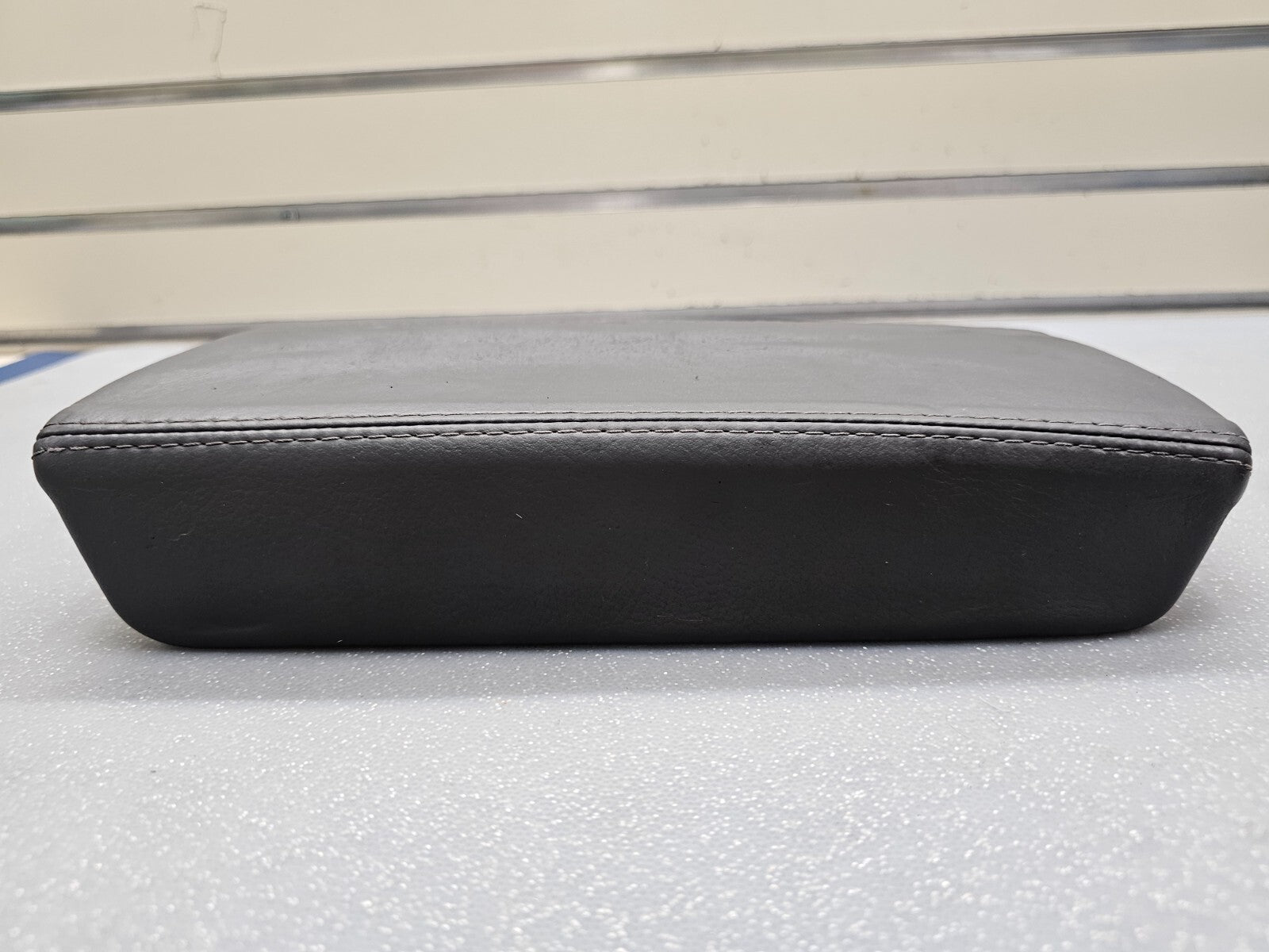 04-08 Acura TSX Center Console Lid Arm Rest Top Pad Cover Assembly Leather Black