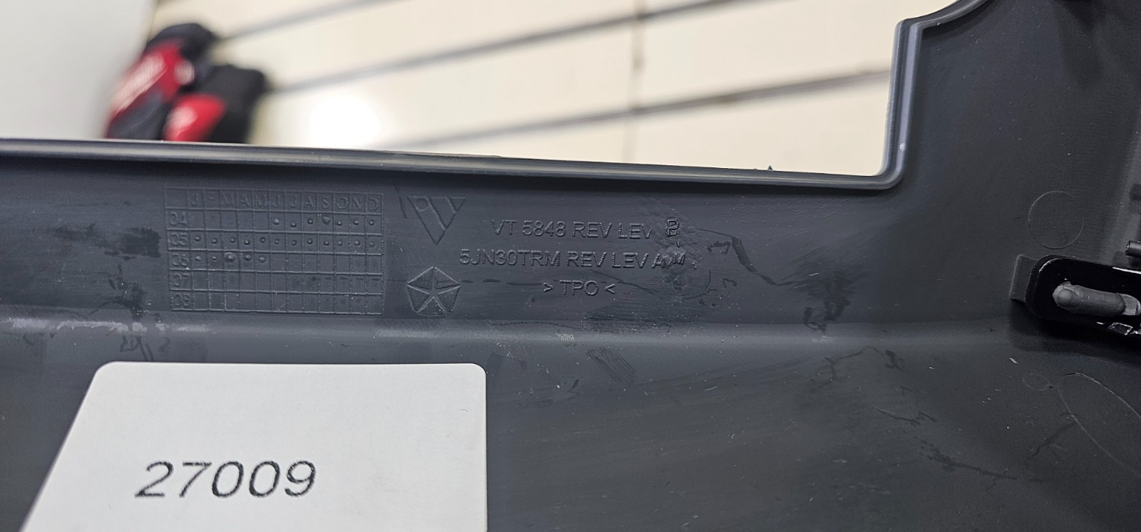 🔥2005-2007 Jeep Grand Cherokee RADIO TRIM BEZEL W VENTS Dark Gray B30
