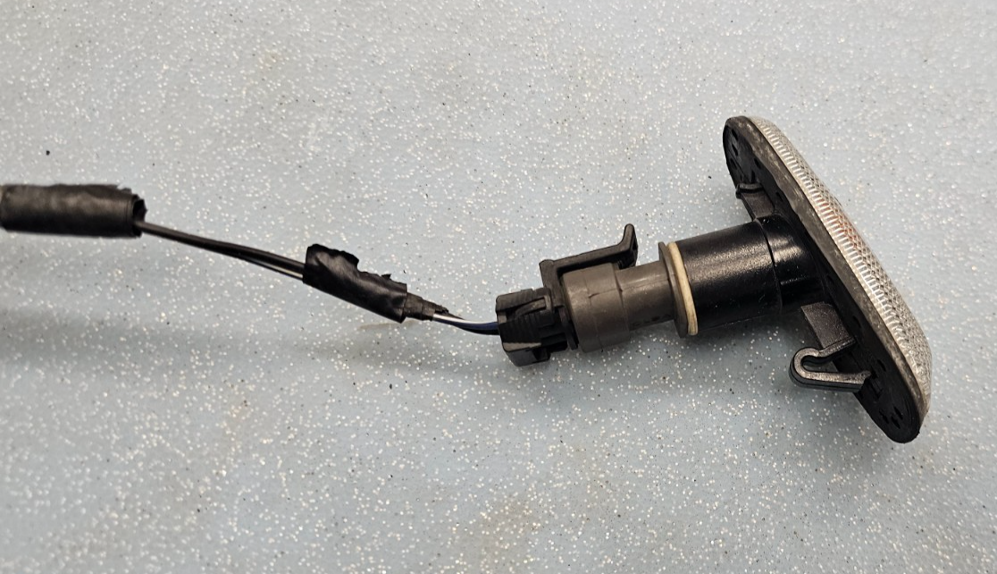 🔥04-14 STS SRS DTS Escalade Corvette XLR Lamp,Front Side Turn Signal