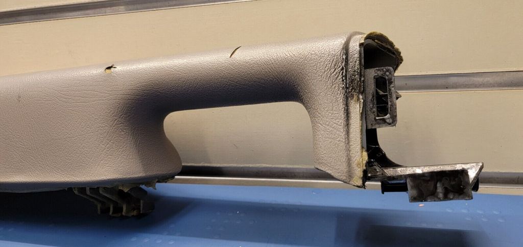 03-06 Silverado SIERRA TAHOE Door Panel ARMREST Front right Handle light gray H2