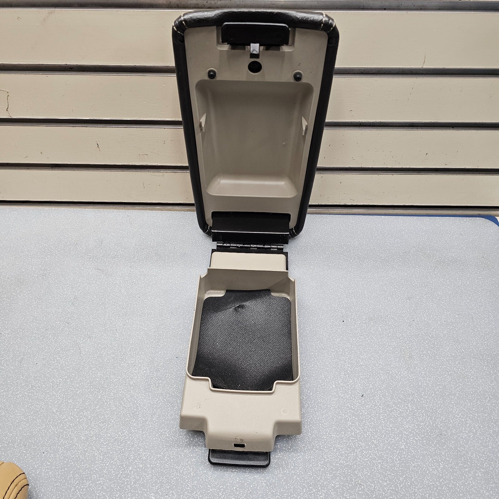 10-12 Fusion Milan Front Center Console Lid Armrest Cover Top Pad Assembly Black
