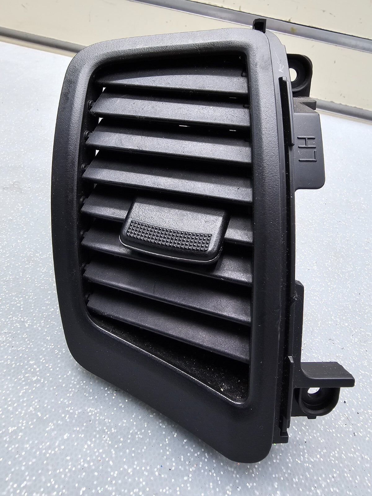 11-13 Kia Sorento Dash Left AC Heater Filter Air Vent Duct Assembly Grille Black