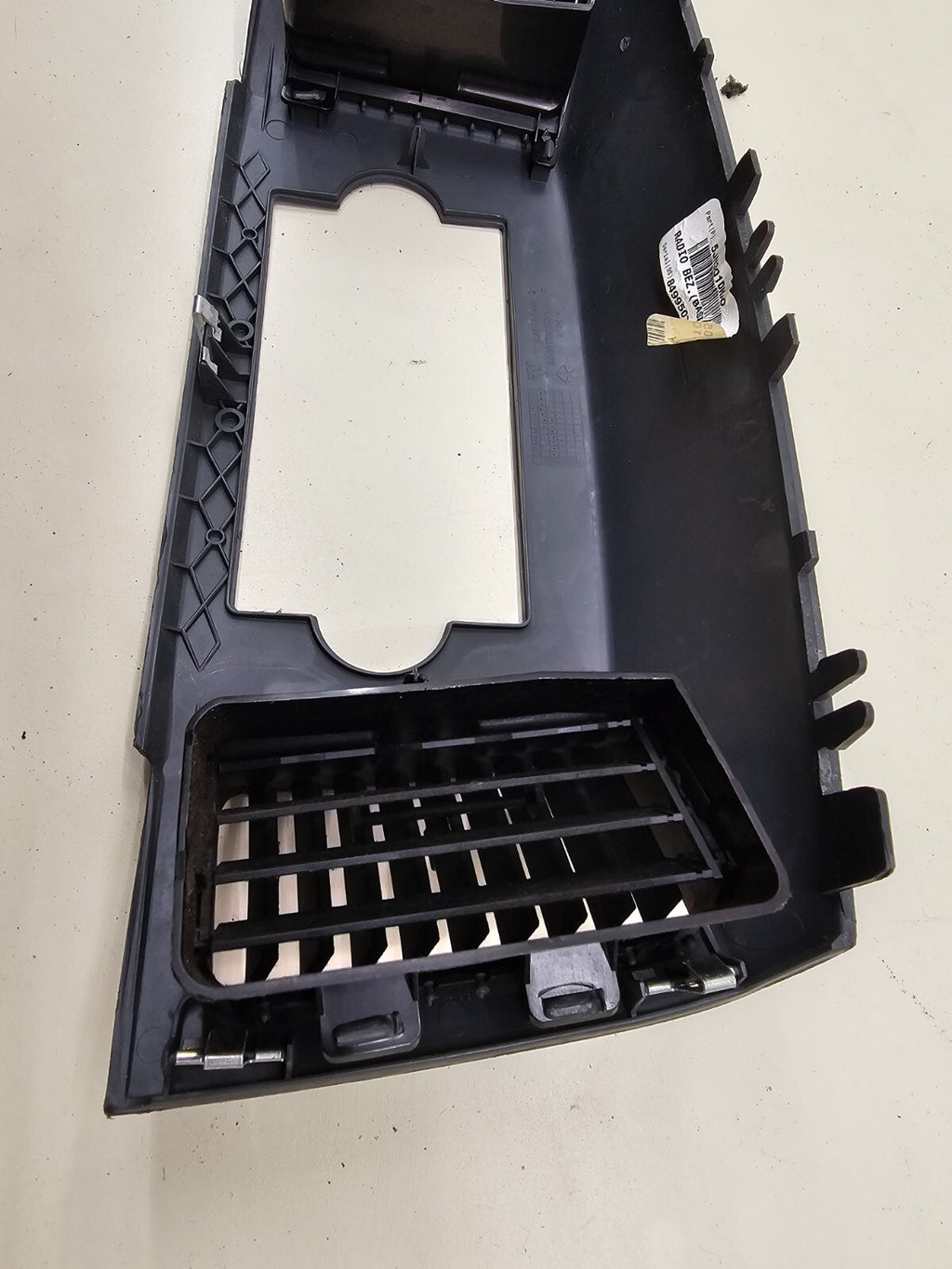 05-07 Jeep Grand Cherokee Center Radio Dash Bezel Trim Panel Surround Balck B30
