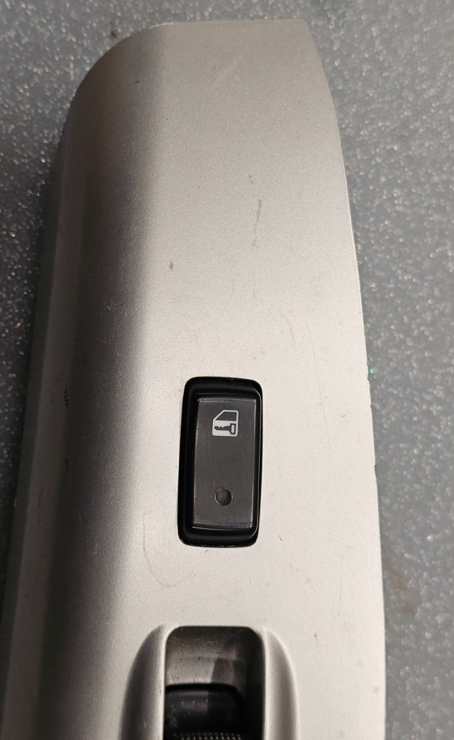 🔥05-10 Kia Sportage Front Right Passenger Window Control Switch Bezel Silver