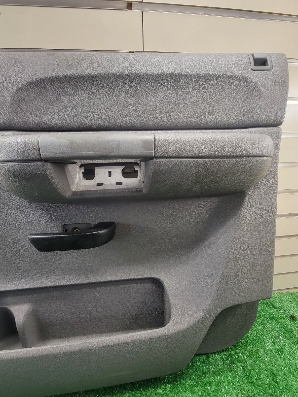 🔥07-09 Chevy Silverado Avalanche GMC Sierra Passenger Front Door Panel GRAY D19
