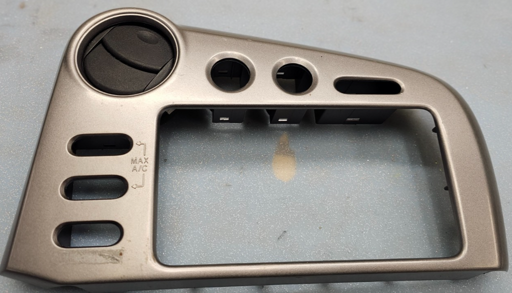 🔥2003-2008 Toyota MATRIX / Pontiac VIBE Center Dash Radio Bezel Trim Silver B26