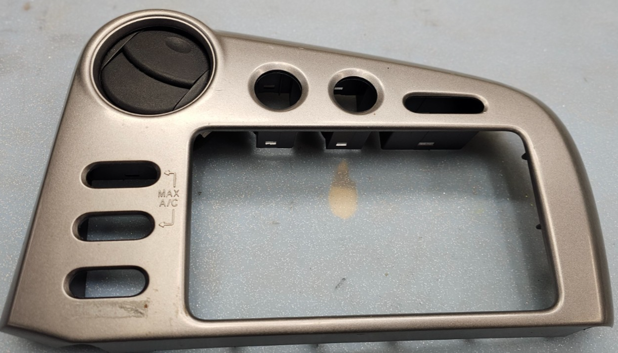 🔥2003-2008 Toyota MATRIX / Pontiac VIBE Center Dash Radio Bezel Trim Silver B26