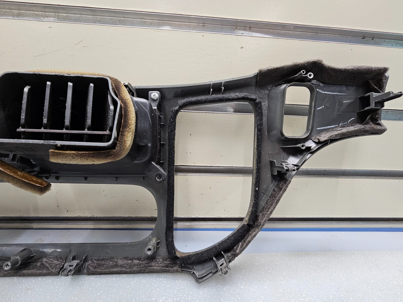 05-10 Honda Odyssey Center Dash Radio Climate Control Bezel Trim Panel Dark Gray
