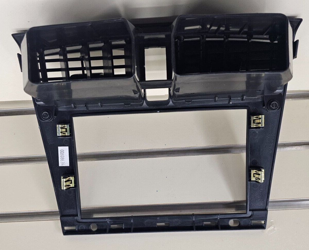 🔥07-09 Suzuki XL-7 Center Dash AM FM Radio Stereo Trim Bezel Panel Black OEM