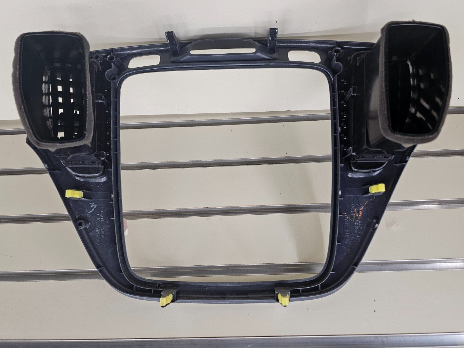 🔥01-07 TOYOTA HIGHLANDER CENTER DASH RADIO CLIMATE TRIM PANEL BEZEL SILVER B66