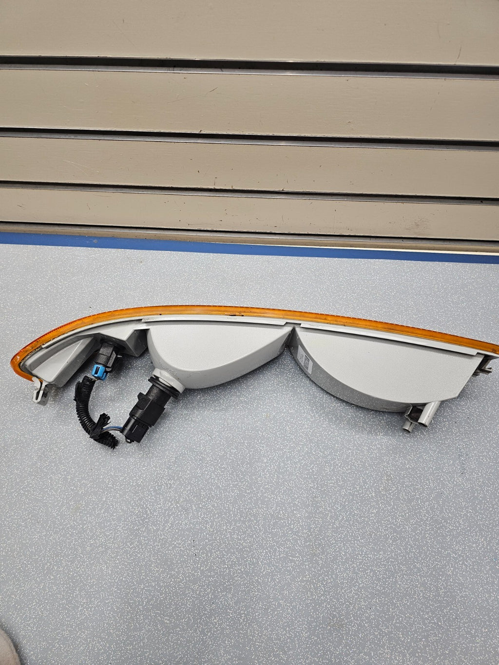 03-21EXPRESS SAVANA Passenger RIGHT Turn Signal Parking Light Amber Lens Housing