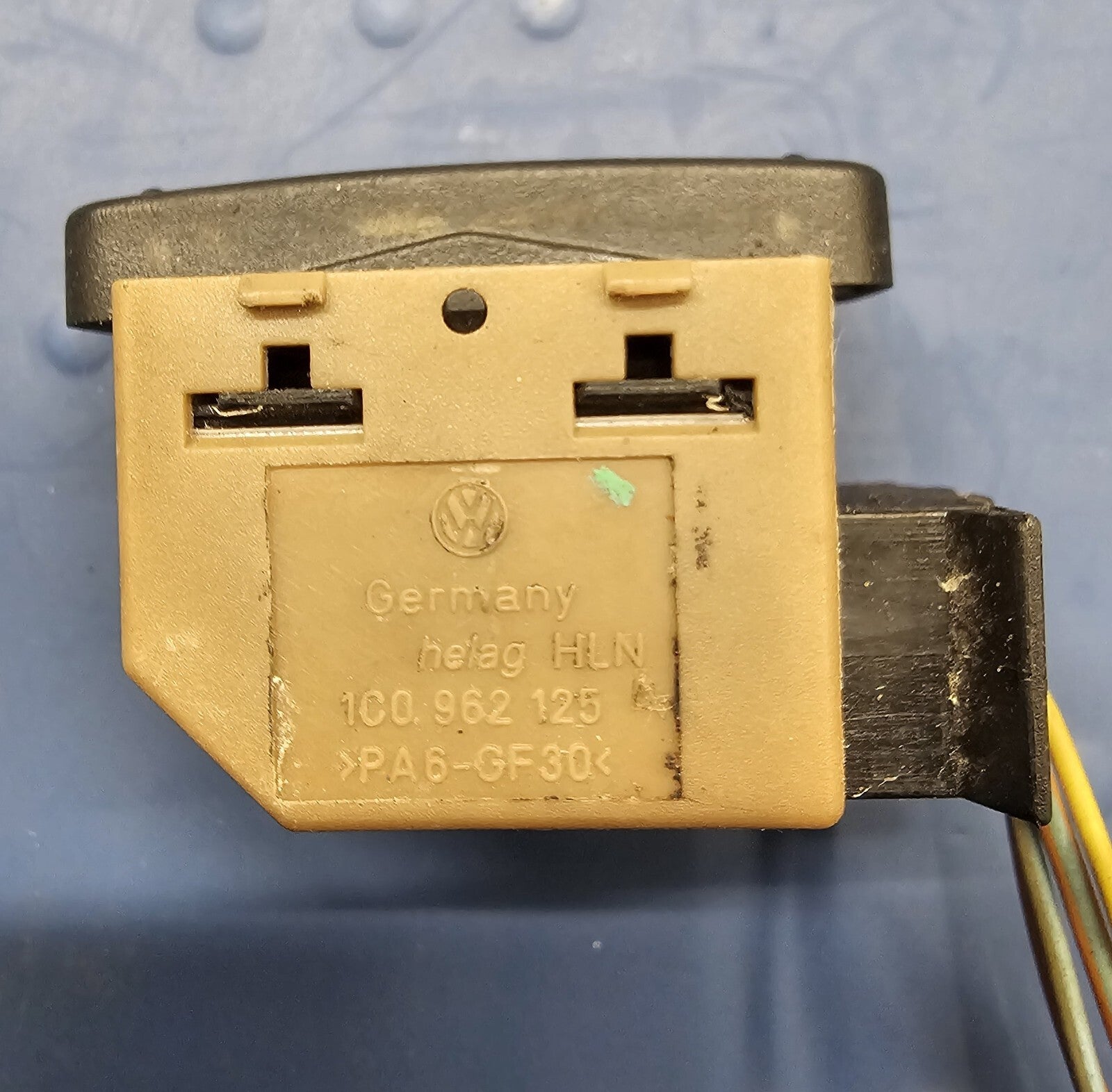 98-10 Volkswagen BEETLE Power RIGHT Door Lock Latch Control Switch Assembly OEM