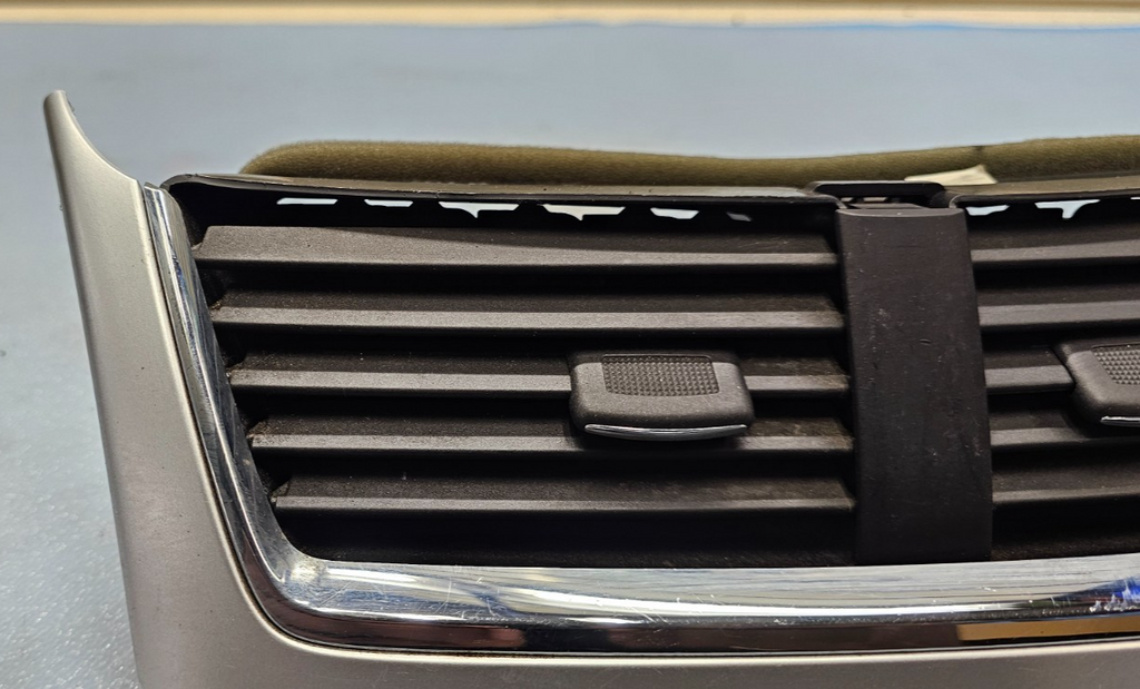 08-12 MALIBU Dash A/CHVAC  Heater AIR VENT Front Center Bezel Trim Silver VT46