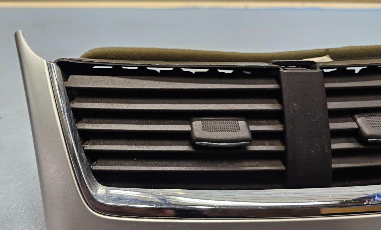 08-12 MALIBU Dash A/CHVAC  Heater AIR VENT Front Center Bezel Trim Silver VT46