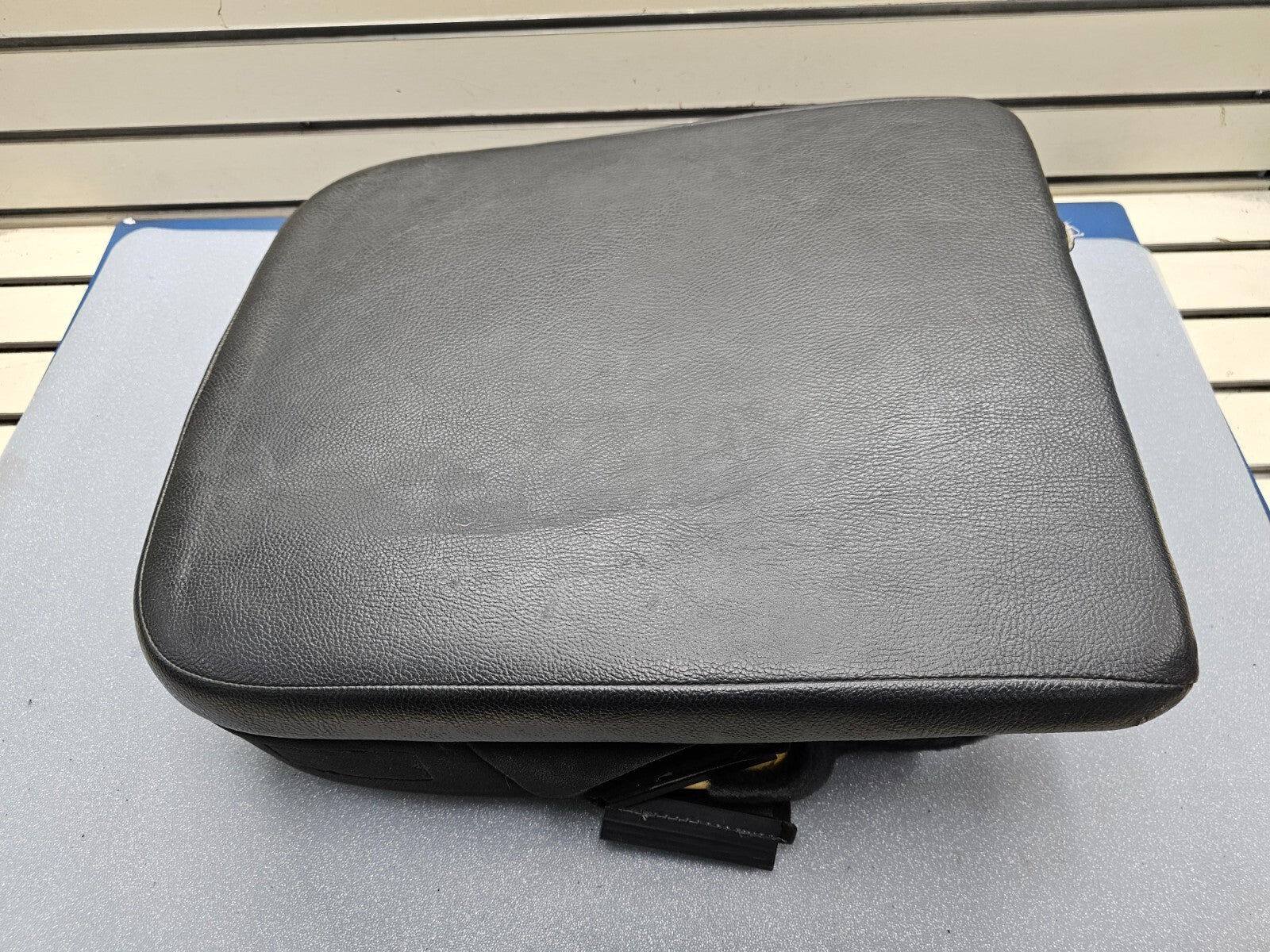 🔥02-08 Dodge RAM Center Console Jump Seat ARMREST Lid Leather/Cloth Black JS7