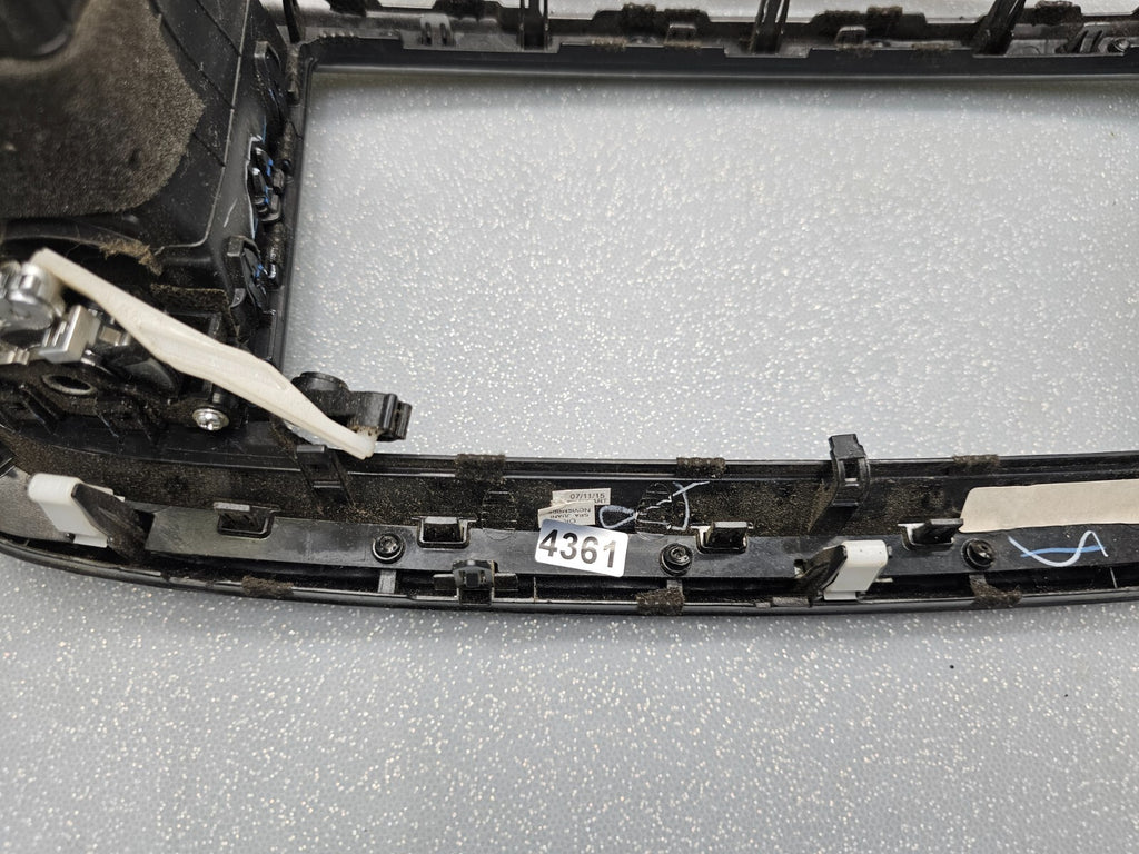 🔥16-18 KIA SORENTO CENTER DASH RADIO SURROUND BEZEL TRIM PANEL Assembly Silver
