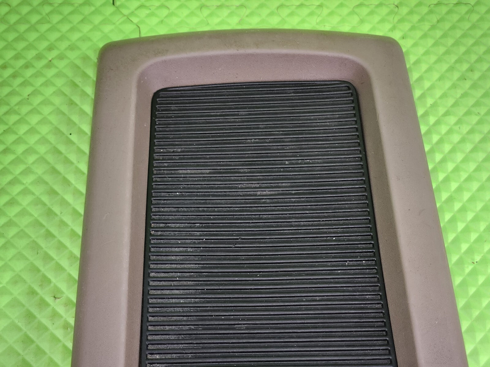04-07 NISSAN ARMADA TITAN ARMREST CENTER CONSOLE ARM REST LID OEM TAN-BLACK