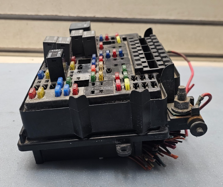 🔥99-02 Silverado Sierra Fuse Box Relay Junction Engine Integrated Power Module