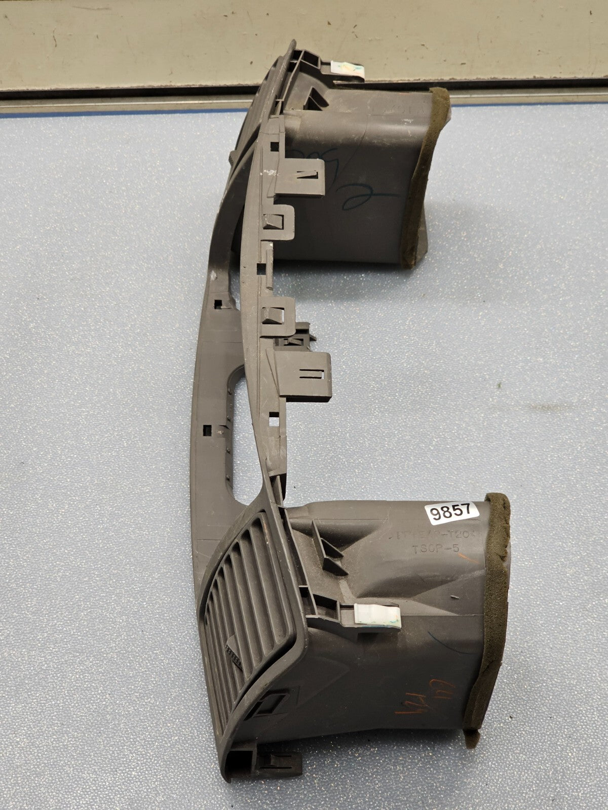 🔥03-08 COROLLA CENTER DASH AM FM RADIO STEREO BEZEL TRIM PANEL OEM GRAY B28