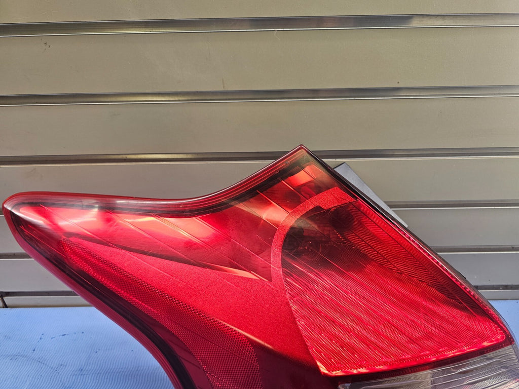 🔥12-14 Ford Focus Hatchback Left Driver Tail Brake Stop Light Lamp Assembly OEM