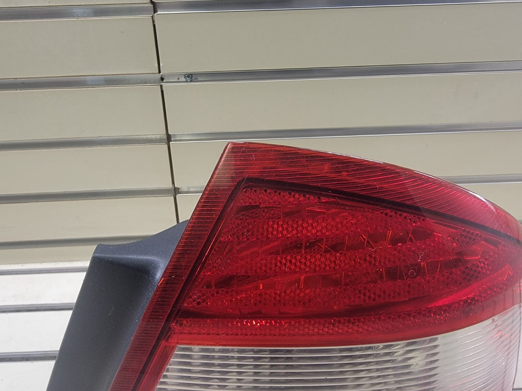 🔥2005-2007 Ford Five Hundred Passenger Side right Tail Light tailight