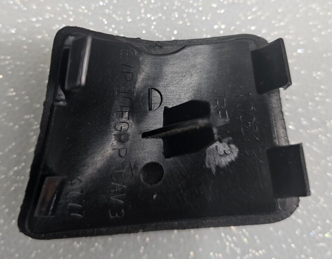 04-08 PONTIAC GRAND PRIX DASH TRIM PANEL BEZEL KEYHOLE SURROUND RUBBER PAD SNAP