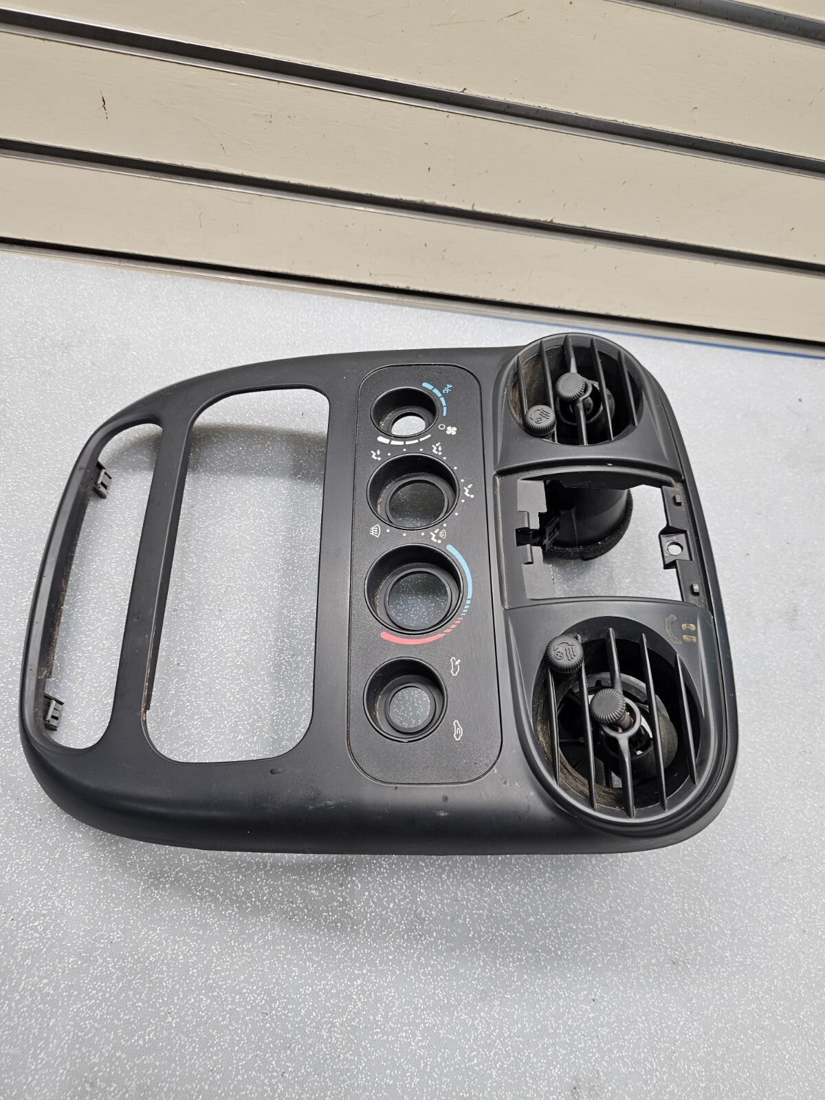 🔥01-05 Chrysler PT CRUISER Dash Radio Bezel Climate Trim Panel BLACK B17