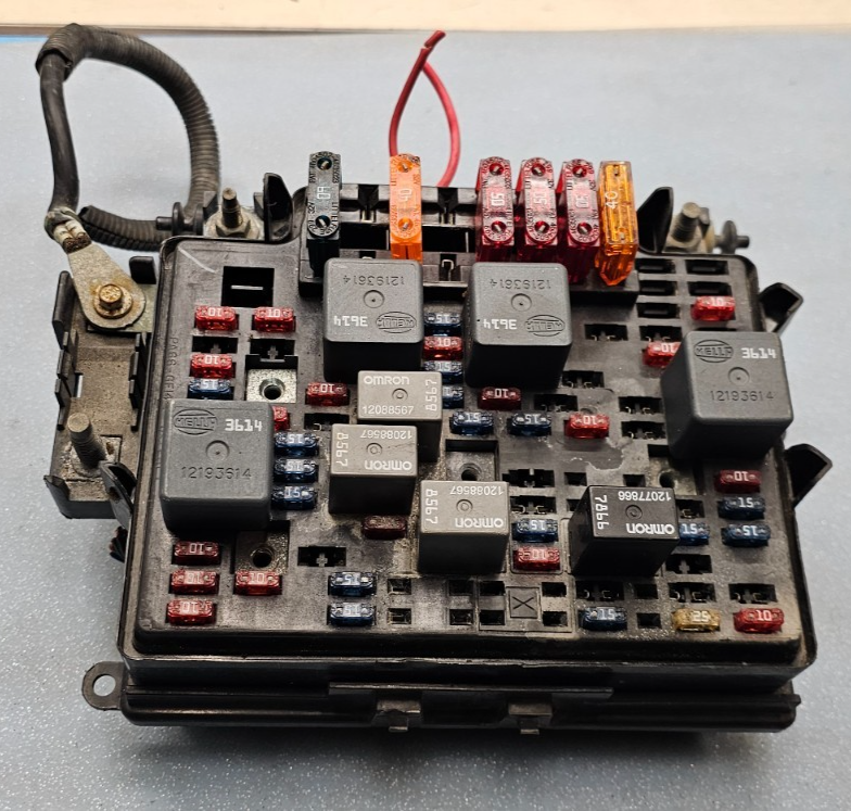 🔥99-02 Sierra Silverado Engine TIPM Fuse Relay Box Junction Body Control Module