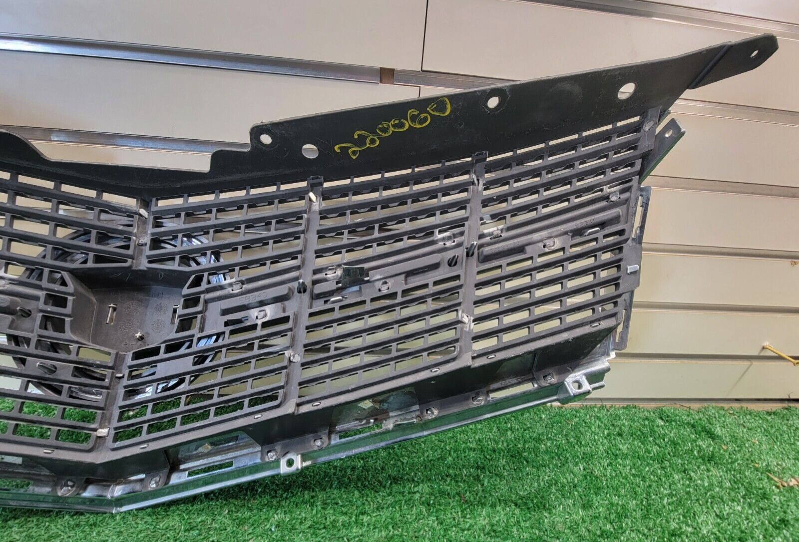 🔥2010-2012 CADILLAC SRX GRILLE WITH EMBLEM ASSEMBLY CHROME OEM