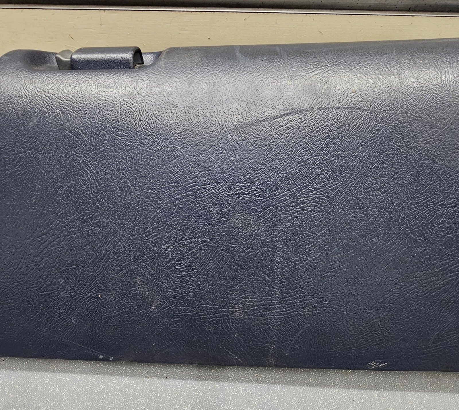 95-99 CHEVY GMC TRUCK SILVERADOC/K Glove Box Storage Compartment Assembly BLUEG2