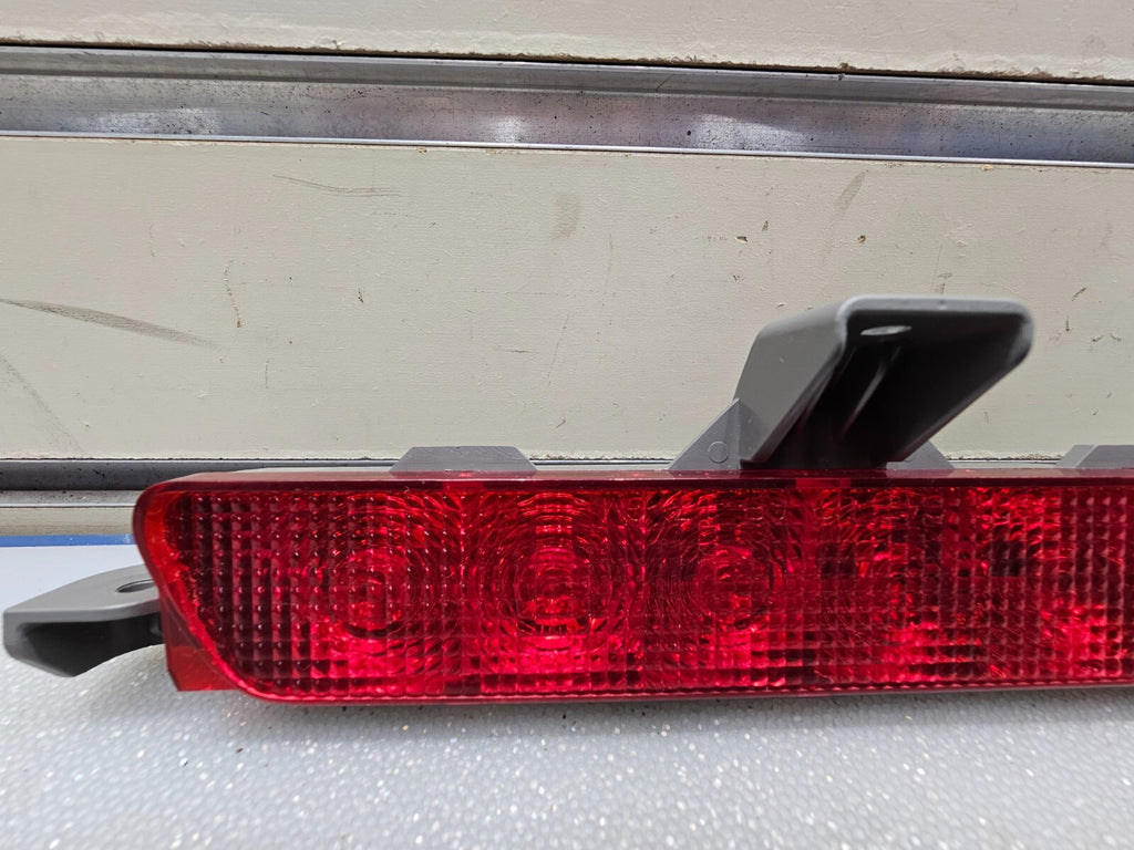 🔥2008-2012 Chevy Malibu Rear High Mount Third Brake Light Lamp Assembly Chrome