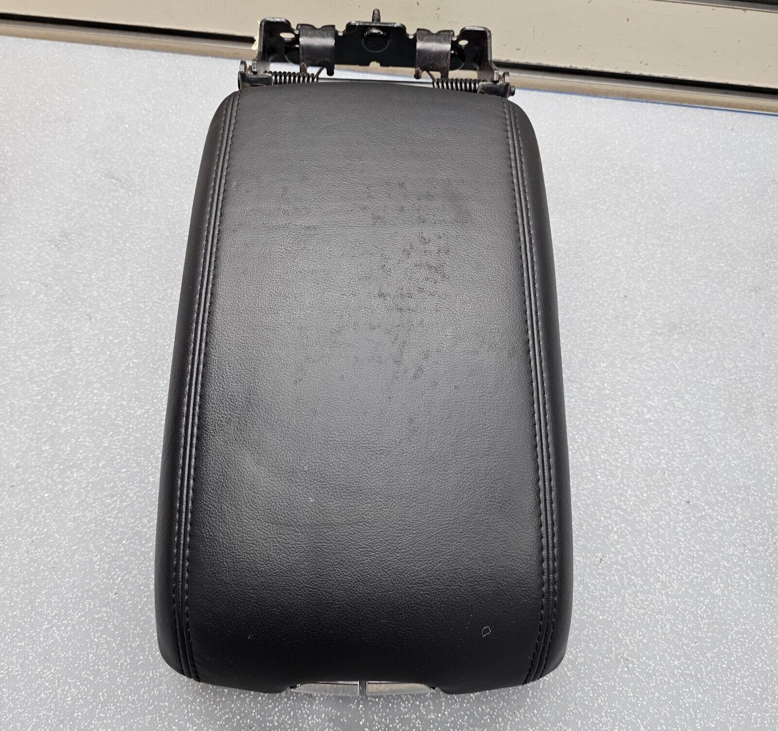 🔥10-16 Cadillac SRX Center Console Cover Lid Arm Rest Top Pad Assembly Black