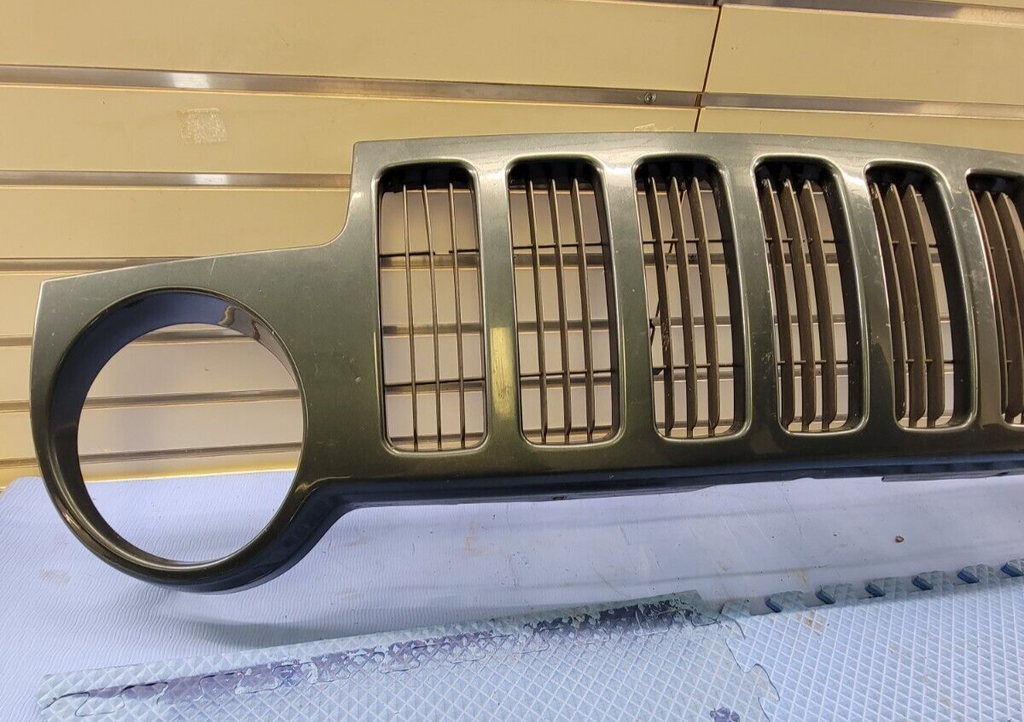 🔥02-04 Jeep Liberty KJ Top Front Upper Grille Assembly Chrome Genuine Gray OEM