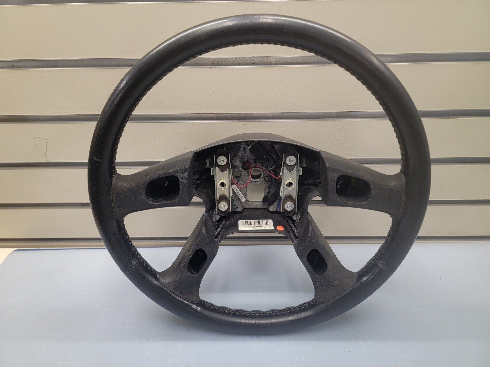 02-09 Trailblazer Envoy03-06 SILVERADO SIERRA YUKON STEERING WHEEL LEATHER BLACK