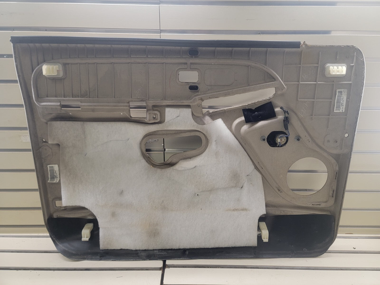 🔥 2003-2006 Chevy Silverado SIERRA Door Panel Front right passenger TAN D5