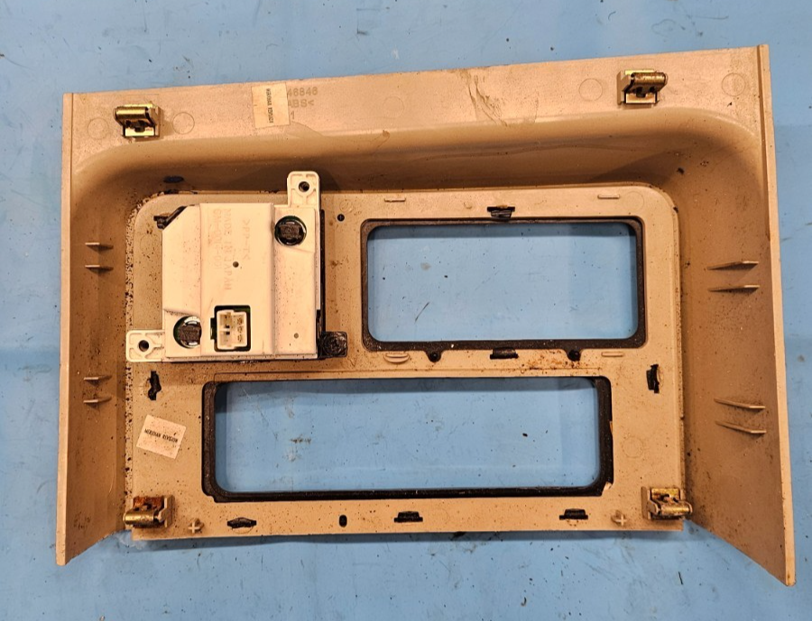 🔥03-06 Cadillac Escalade Center Console Upper Bezel Trim Clock Bezel  Wood OEM