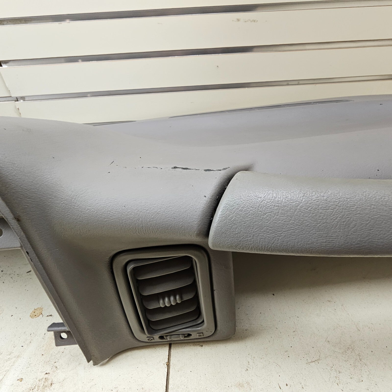 99-06 SILVERADO SIERRA TAHOE Upper Dash Cap Cover Top Dashboard Pad LT Gray DP1