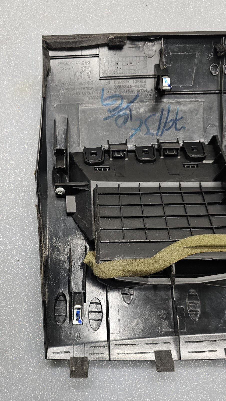 🔥2007-2012 Nissan VERSA Center Dash AIR VENT Bezel Trim UPPER Panel BLACK VT20