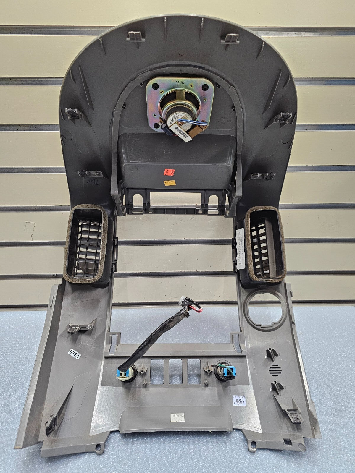 04-06 Nissan Titan Armada Center Dash Radio Display Stereo AC Bezel DK Gray B47