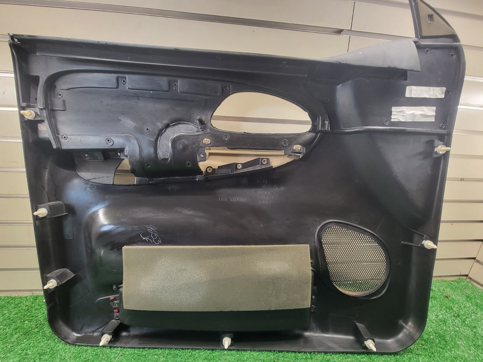 🔥2002-2009 CHEVY TRAILBLAZER Door Panel Front PASSENGER Armrest BLACK/TAN D8