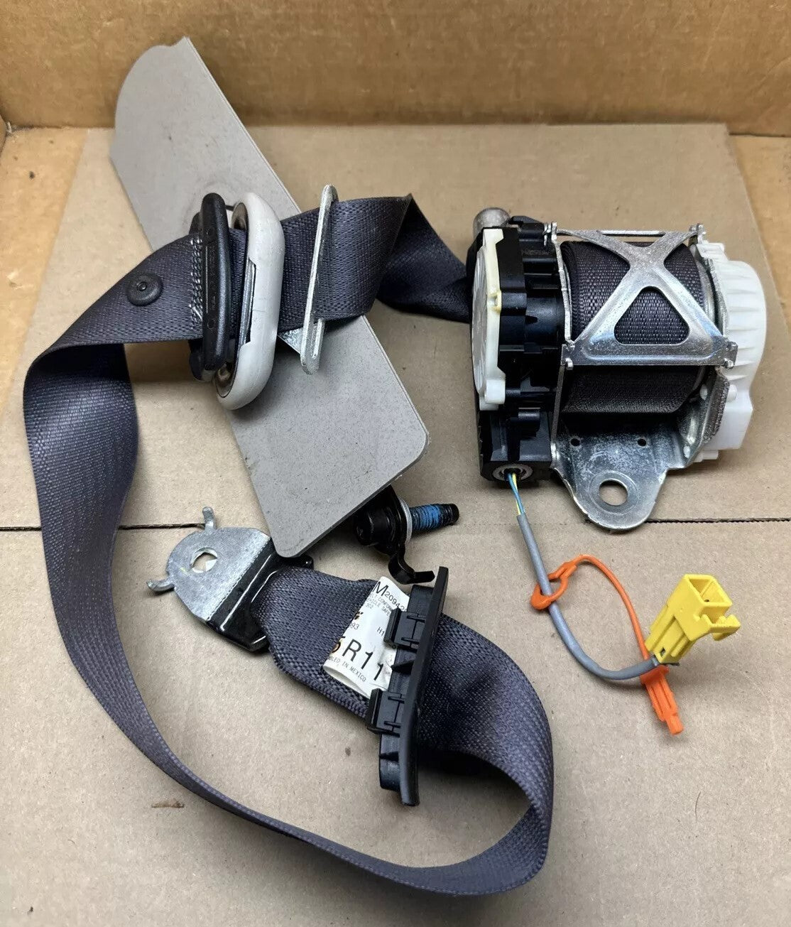 🔥11-13 Escalade Silverado Tahoe Front Right Passenger Seatbelt Retractor Black