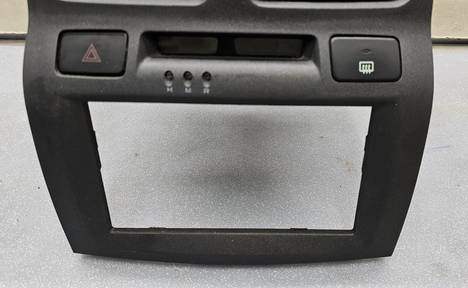 🔥01-06 HYUNDAI SANTA FE OEM BLACK CENTER DASH RADIO HEAT AC VENT TRIM BEZEL