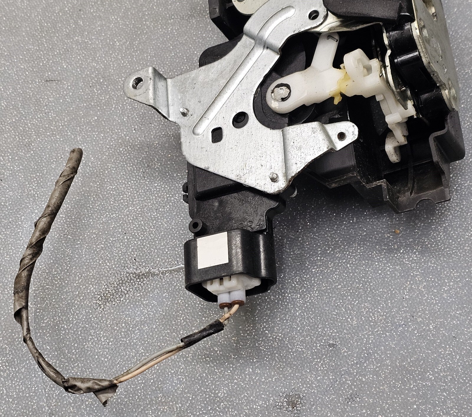 🔥04-12 Chevy Colorado GMC Canyon Right Front Door Lock Actuator Assembly OEM