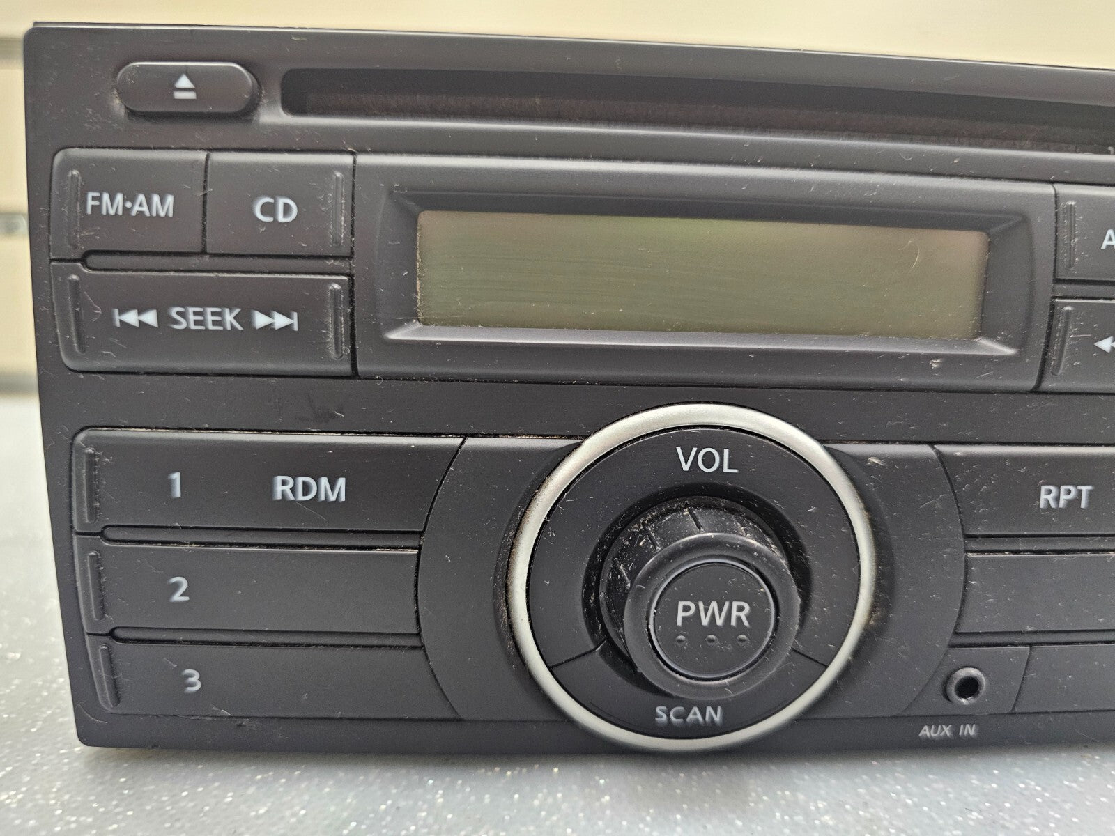 🔥12-14 Nissan Versa Dash AM FM AUX Radio CD Player Receiver Audio Display OEM