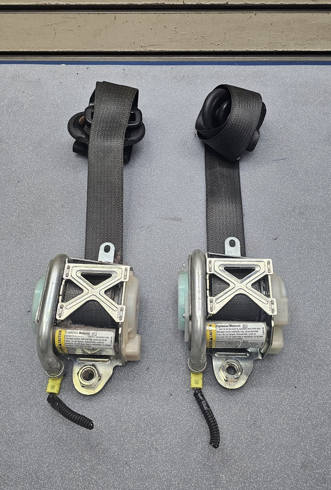 06-11 Chevy HHR Driver Passenger LH RH Front Seat Belt Bucket Retractor Assembly