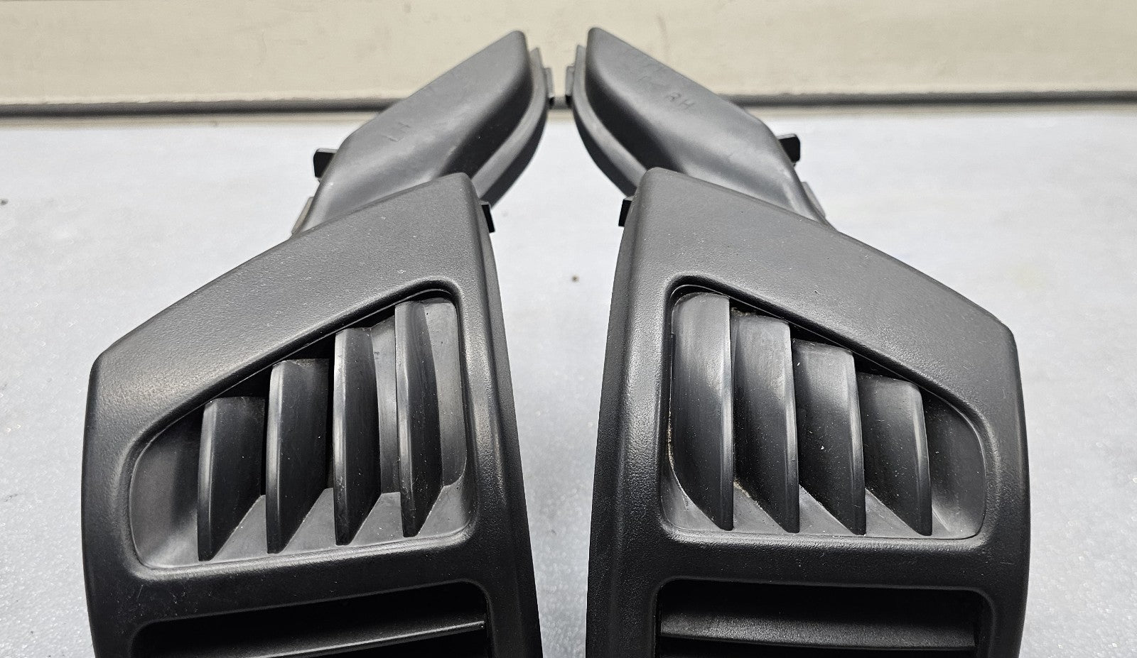 🔥2004-2012 Chevy Colorado GMC Canyon Dash Outer Air Vent RIGHT HAND  gray