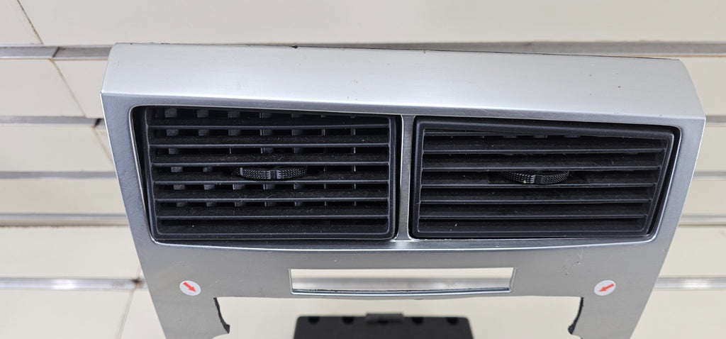🔥05-07 CHARGER MAGNUM RADIO STEREO CLIMATE CONTROL DASH TRIM BEZEL PANEL SILVER